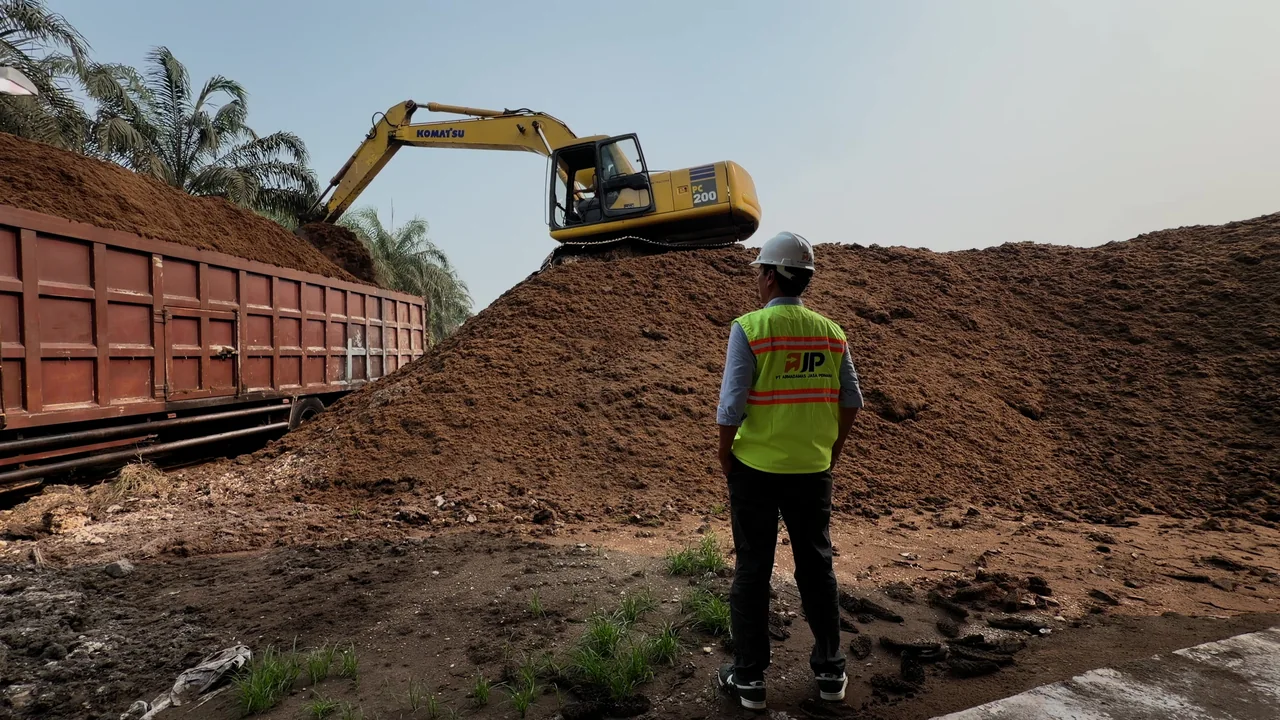 An AJP representative observing an excavator loading fibre into a truck